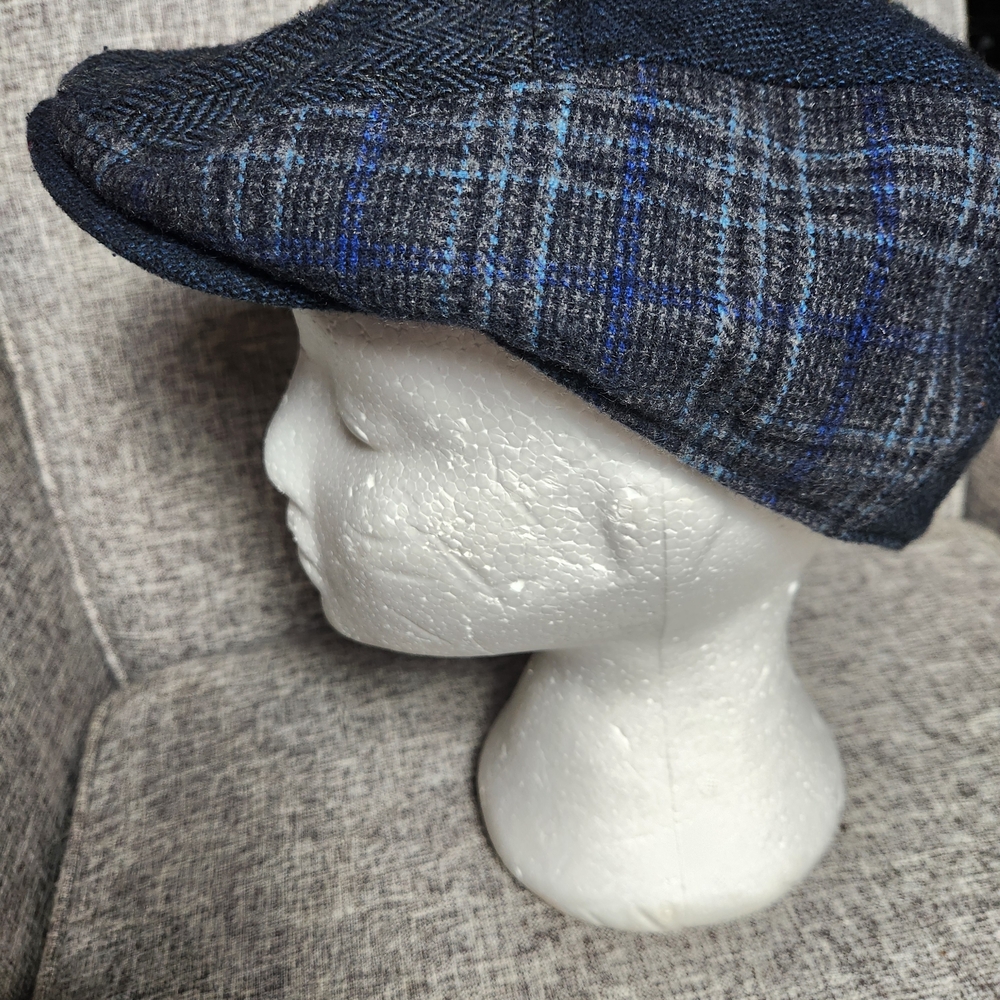 Lids Men's Flat Cap in Charcoal Gray with Blue Plaid
